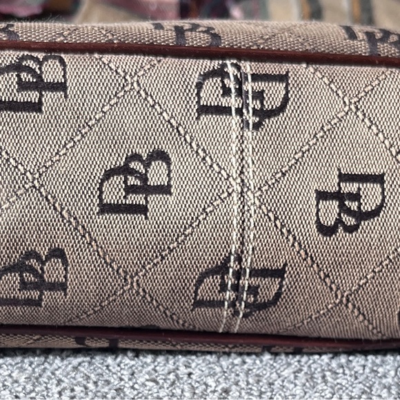 Authenticated DOONEY BOURKE HANDBAG with DB motif in Classic Canvass and Leather - Picture 5 of 7